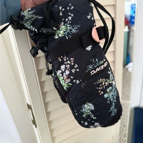 Dakine Black Floral Bag with Elegant Botanical Design - Picture 1 of 4
